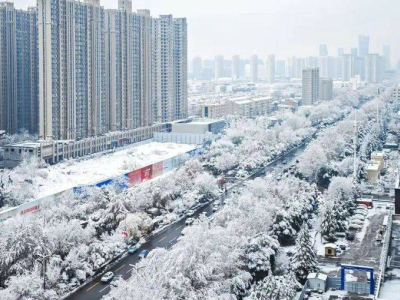 鄭州下大雪時雷聲轟鳴，閃電還是紫色的，到底是怎麼回事？