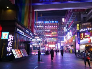 重慶美食多，吃貨們愛去！這個夜市的美食，你吃過幾家？
