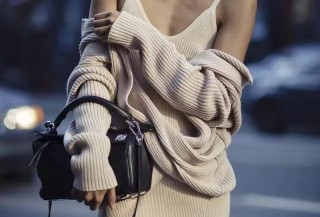 火紅的 Slip Dress 細肩帶洋裝穿搭六件事