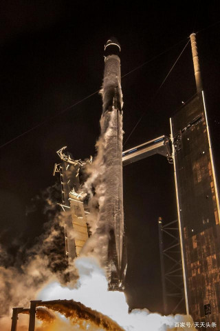SpaceX Crew-3宇航員抵達空間站，旅行途中介紹太空船內部，視頻