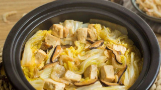白菜豆腐煲：暖身開胃，越喝越舒服