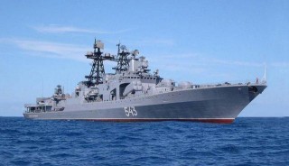 日本海域炮聲響起，8千噸驅逐艦發射魚雷，不准美軍自由航行