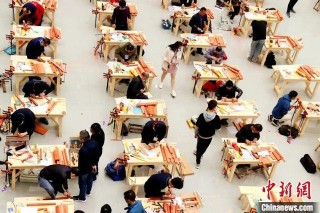 江西60名能工巧匠“家居之都”南康比拼木工技能