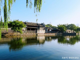 寧波月湖邊上的5A級景區，因藏書而聞名天下，日韓美女都慕名而來