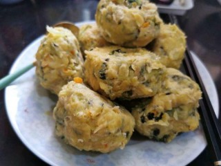 兩塊錢搞定一道家常美食玉米面菜團子