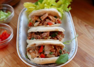 肉夾饃，西安小吃數它最有名，老陝們為之傾倒數千年