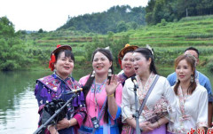 貴州荔波：千名布依族同胞踏歌龍江歡慶“六月六”_柏祥意_姑媽_遊客