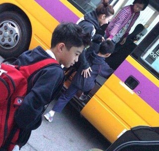 張柏芝社交平台曬照片兩個兒子長高不少！網友：「你是個好媽咪」