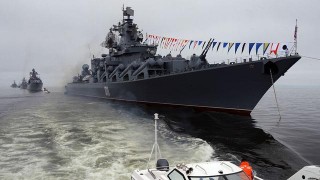 東南海域拉響警報，美軍艦強行闖入2公里，軍方：再不撤退就撞沉
