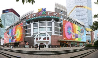 廣州最大購物商場，國際大牌美食娛樂俱全，是“國家級旅遊景區”
