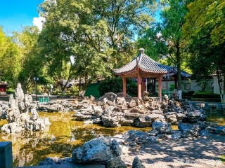 贛州近百年歷史的公園，如今卻成為老人聚眾打牌的娛樂場所