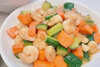 蝦仁黃瓜，一道色香味俱佳的家常菜肴，清新爽口、營養均衡_口感_進行_味道