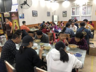 國慶新潮 豫見好面③｜河南人舌尖上的美食 都藏在一碗熱騰騰的燴面裏