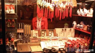 成都夜市雲集，頗有東南亞風味，擺攤文化興起，美食讓你吃到撐