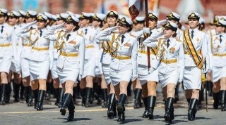 圖看各國女兵方隊：俄國高挑，日本挎小包，精神最好