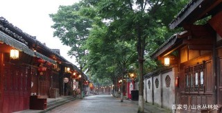南充旅遊口碑最好的景點，免費開放是春節的發源地，深受遊客喜愛