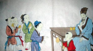 書本上孔融把梨讓給哥哥，殊不知長大後哥哥把命讓給他！