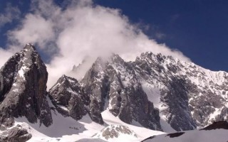 德蘭詩尼門窗進駐玉龍雪山腳下，雲南麗江專賣店火熱裝修中