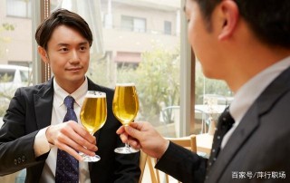 別輸在不懂得人情世故上，跟人拉好關系很重要，高情商的表現