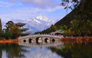 湖北5A旅遊景區，池水清澈見底仿佛置身仙境，被譽為武漢的廬山