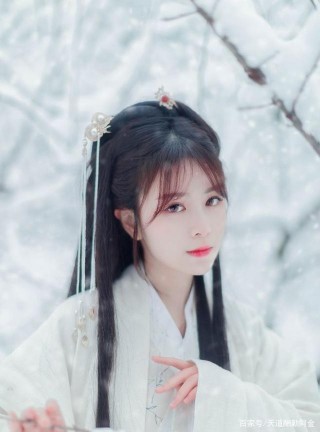 太空文章：太空有神奇的水，一滴一滴沖出變異靈根，兩年結丹