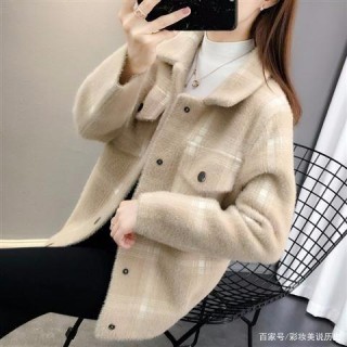 今年流行的這款：“短款外套”+“半身裙”，百搭時尚又顯瘦
