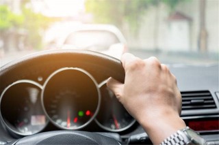 汽車玻璃被石子磕小點怎樣修複方法介紹