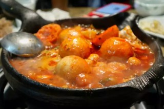 “刀兵相見”的小江湖，三十載的美食爭奪戰，記安順“奪奪粉”