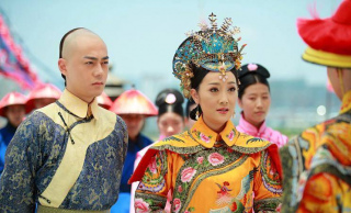 姑侄二人相差61歲，卻同入清宮都坐上後位，姑姑一坐就是50年