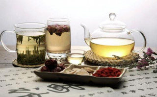 養生茶打翻的瞬間，看到了夏天的保養