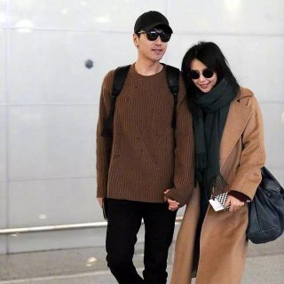 趙又廷甜蜜接機老婆高圓圓，打破之前「家暴」謠言