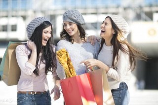 女人過節就是盲目的買買買？不，這些生肖女最喜歡理性購物消費！