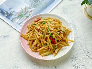 冬季最喜歡的家常小菜，藕絲炒肉簡單快手，5分鐘上桌真下飯