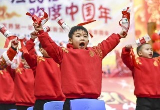 喜迎新年：張家界一幼萌娃“秀”才藝，樂享傳統民俗文化