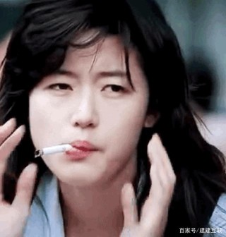 韓國女明星的抽煙照，金高銀很是帥氣，金所炫生疏，IU反差很大！