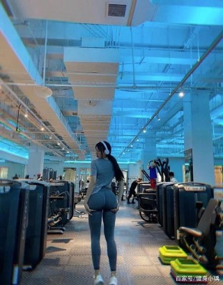 181cm高個子美女酷愛健身，僅用1年時間逆襲身材，大長腿格外惹眼