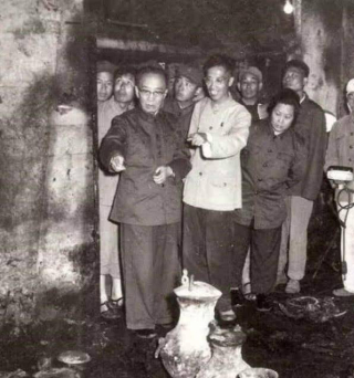 郭沫若邀請溥儀做考古助理，溥儀5個字回複，讓郭沫若尷尬不已_皇帝_工作_鼻煙壺