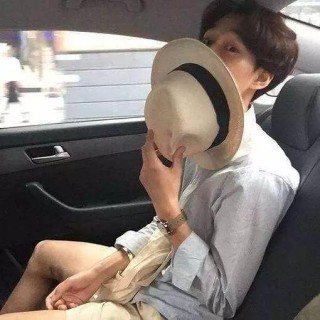 額頭又寬又大的男生，髮型該怎麼選？