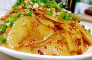 土豆片可以做成涼菜嗎？這道涼拌土豆片你不試試？