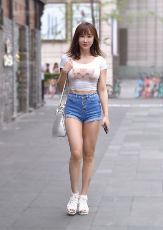 攝影：時尚的美麗女生，即豐腴又性感，怎麼看都顯得如此迷人