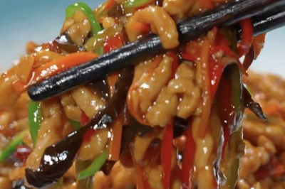 魚香肉絲：酸甜鮮香的家常下飯！_食材_醬汁_香氣