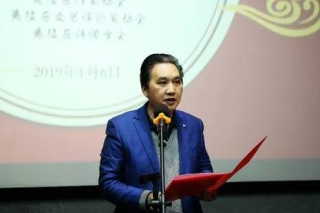 行走在天地境界的精神雲端裏（原創作品：譚家堯）