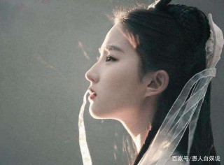 劉亦菲被記者追問：娛樂圈除了你誰最漂亮？她想都不想就回答了