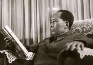 1935年，毛主席寫詩稱贊彭德懷，22年後，他批