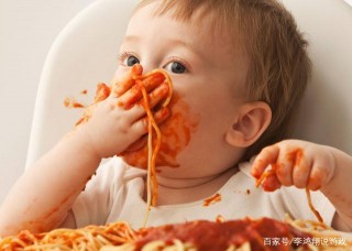 小孩吃輔食的情況百出，不妨試試這個妙招，保管好讓他安心吃完飯