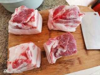 在家憋太久了，第一次學做梅菜扣肉