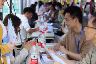 高考分數在一本線以下，專業和院校如何取舍？生涯規劃師給出見解
